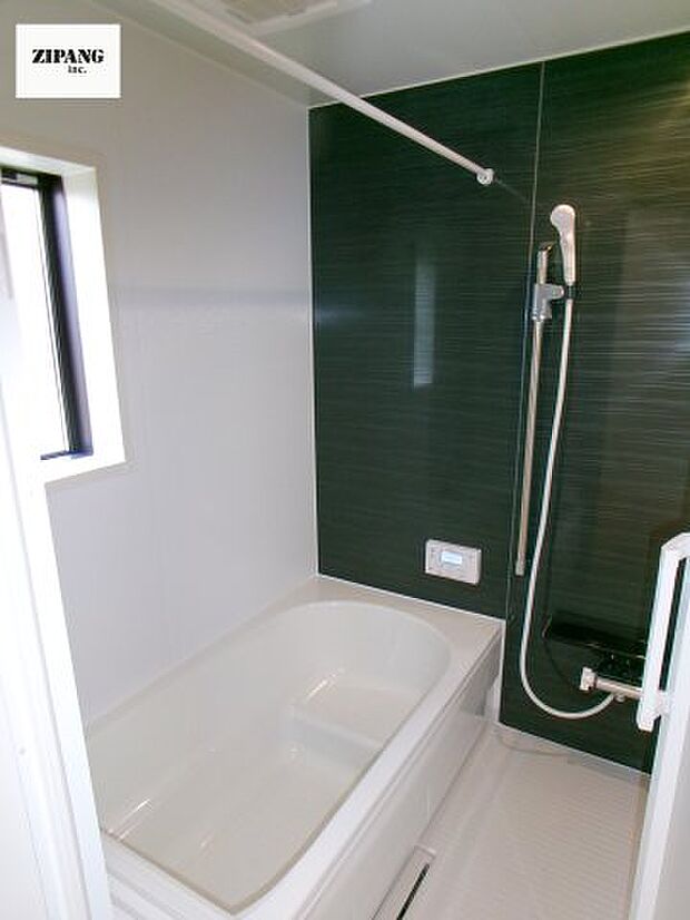 【風呂】【浴室】1坪タイプのお風呂。浴室暖房換気乾燥機付きで、雨の日の洗濯や冬の入浴を快適に過ごせます。