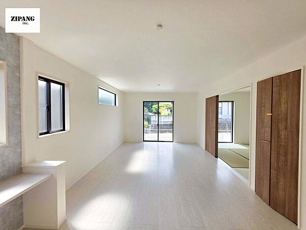 【居間・リビング】【リビング】キッチンと一体になったリビングはひろびろとしたくつろぎ空間を実現しています。