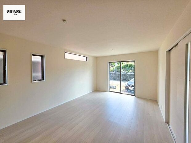 【居間・リビング】【リビング】キッチンと一体になったリビングはひろびろとしたくつろぎ空間を実現しています。