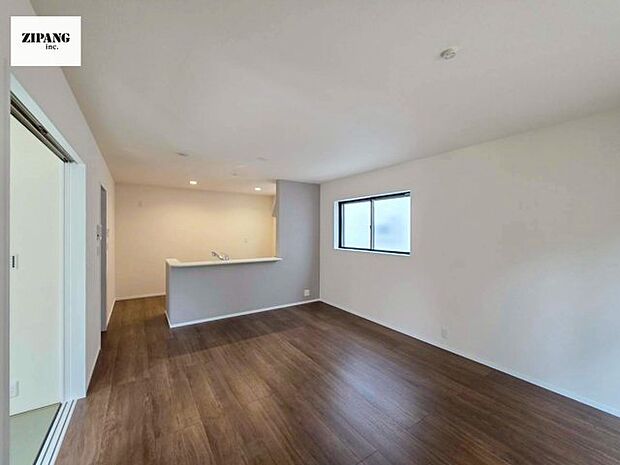 【居間・リビング】【リビング】キッチンと一体になったリビングはひろびろとしたくつろぎ空間を実現しています。