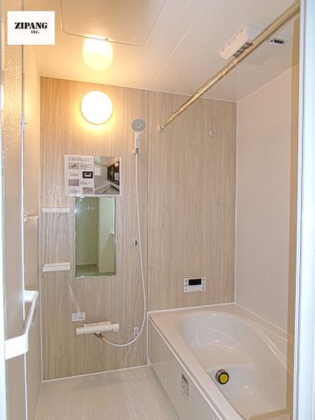 【風呂】【浴室】1坪タイプのお風呂。浴室暖房換気乾燥機付きで、雨の日の洗濯や冬の入浴を快適に過ごせます。