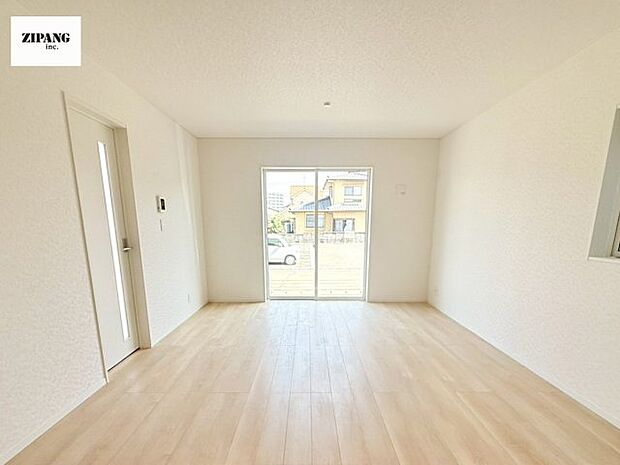 【居間・リビング】【リビング】キッチンと一体になったリビングはひろびろとしたくつろぎ空間を実現しています。 