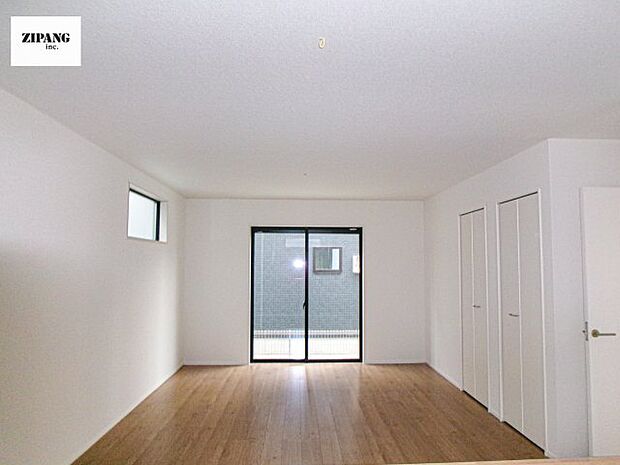 【居間・リビング】【リビング】キッチンと一体になったリビングはひろびろとしたくつろぎ空間を実現しています。