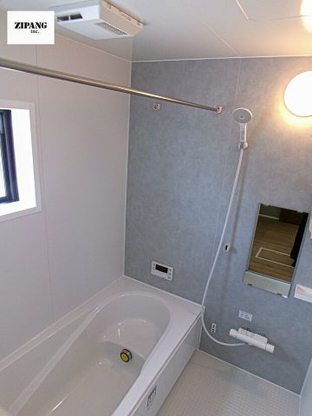 【風呂】【浴室】1坪タイプのお風呂。浴室暖房換気乾燥機付きで、雨の日の洗濯や冬の入浴を快適に過ごせます。