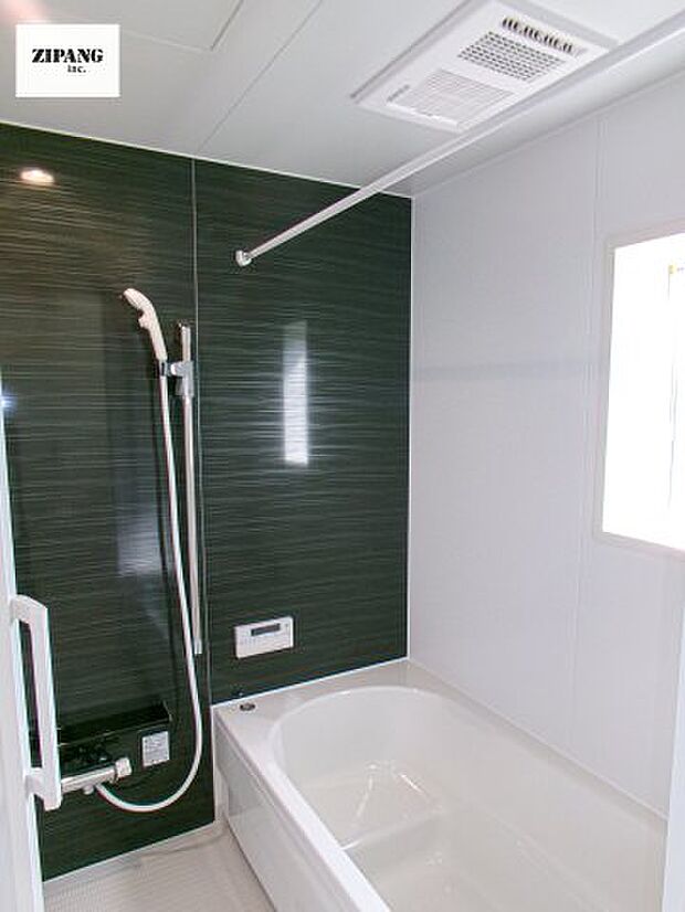 【風呂】【浴室】1坪タイプのお風呂。浴室暖房換気乾燥機付きで、雨の日の洗濯や冬の入浴を快適に過ごせます。