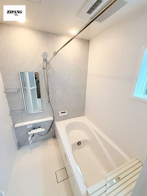 【風呂】【浴室】1坪タイプのお風呂。浴室暖房換気乾燥機付きで、雨の日の洗濯や冬の入浴を快適に過ごせます。 