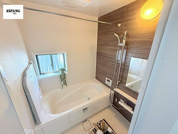 【風呂】【浴室】1坪タイプのお風呂。浴室暖房換気乾燥機付きで、雨の日の洗濯や冬の入浴を快適に過ごせます。