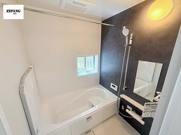 【風呂】【浴室】1坪タイプのお風呂。浴室暖房換気乾燥機付きで、雨の日の洗濯や冬の入浴を快適に過ごせます。