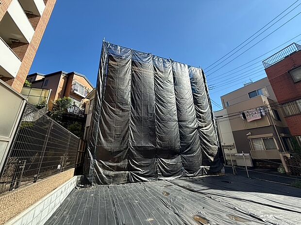 都心部でありながら住居系エリアの落ち着いた住環境が魅力の場所です。駅徒歩3分とは思えません♪温かい陽光がお土地にサンサンと降り注ぎます。陽当たりは大切なPOINTです。是非、現地をご覧くださいませ。