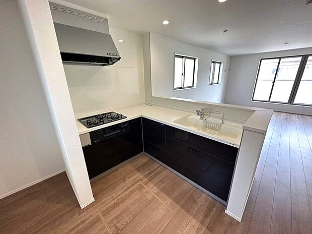 【◆キッチン】施工例写真になります。完成前になりますので、ショールームにて仕様書をご覧いただきながら詳細にプレゼンテーションさせていただきます。お客様に具体的なイメージを掴んでいただけます様、サポートいたします。