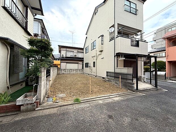 【◆完成予想図】隣地の家々と視線が合わない様に窓の大きさや配置もしっかり考えられて設計されております。皆様のプライベートもしっかり守られたお家となっております。