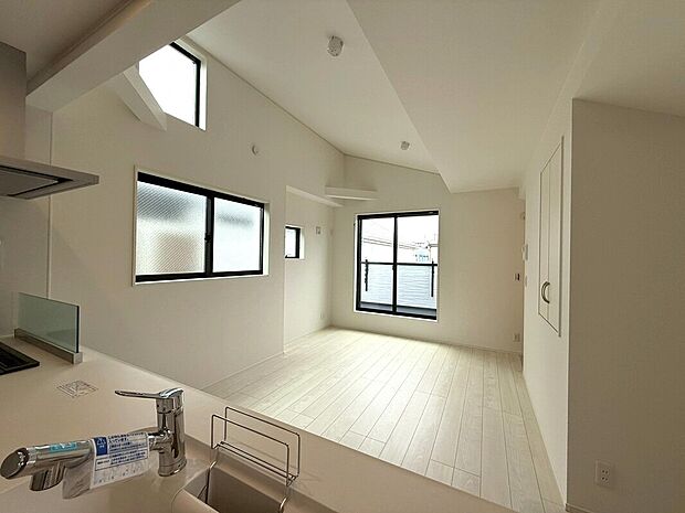 【◆LDK】完成前になりますのでショールームにてプレゼンテーションをさせていただきます。同仕様の完成現場もご案内させていただきますので、より具体的にご検討いただけると思います。