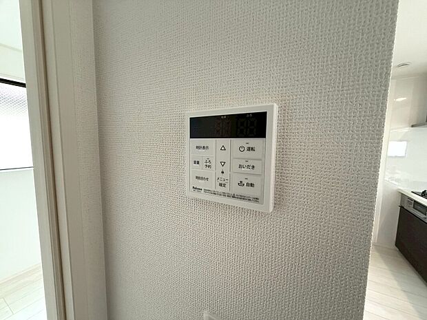 【◆追い焚き機】離れた場所からでも浴槽の湯張り・温度調整・足し湯・追い焚きをワンタッチで操作可能なセミオート式になります。