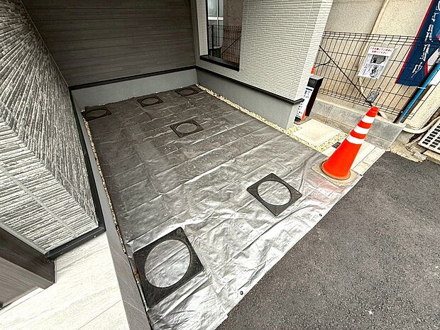 【◆カースペース】車種は限られますがカースペースがしっかり設置されております。お車以外に自転車バイク置場としてもご利用いただけます。