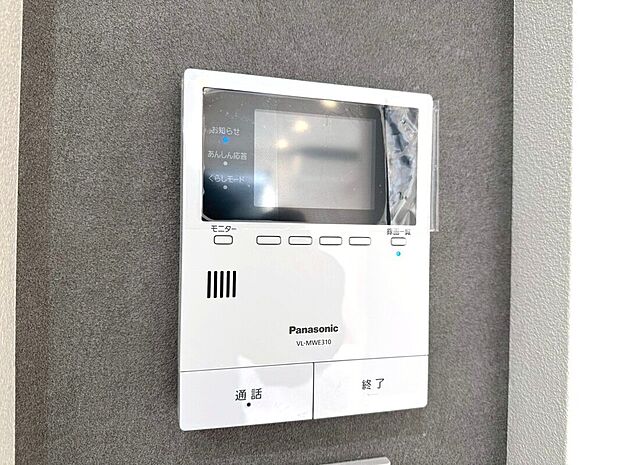 【◆モニター付インターホン】「モニター付インターホン」はドアを開ける前に訪問者の顔を確認できます。不審者や無用なセールスだった場合に玄関を開ける必要がなく、防犯性を向上してくれます。