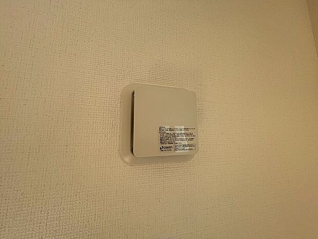 【◆24時間換気システム】全室24時間換気システムが設置されております。常に室内の空気を綺麗に循環する事が出来ます。開閉式になりますので使い勝手も良く重宝します。