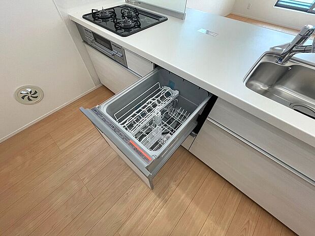 【◆食洗機】パワフルな洗浄力が頑固な汚れをしっかり洗い流してくれます。ビルトインタイプで場所も取らず使い勝手が良い食洗機です。