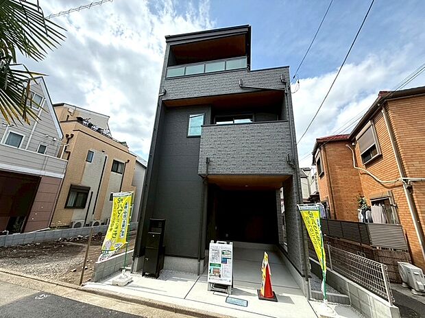 【◆外観】重厚感と高級感を兼ね備えたお家になります。完成しておりますので随時ご内覧可能です。是非リアルタイムにご覧くださいませ。