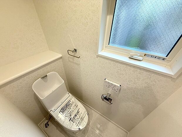 【◆トイレ】白基調の清潔感溢れるトイレになっております。ウォシュレットも付いていますので衛生的かつ清潔感のあるトイレにしていただけます。