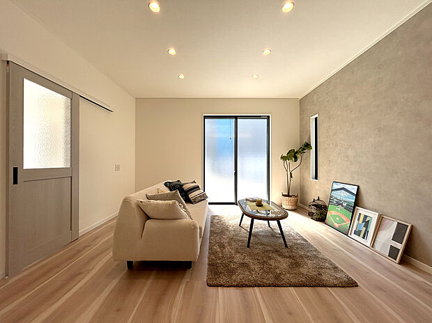 モデルハウス内観写真
夏は涼しく冬は暖かい、省エネで快適な暮らしを実現します