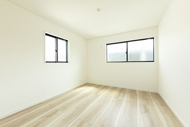 【モデルハウス】シンプルで使い勝手の良い洋室！クローゼット付きで洋服などの収納に便利です♪