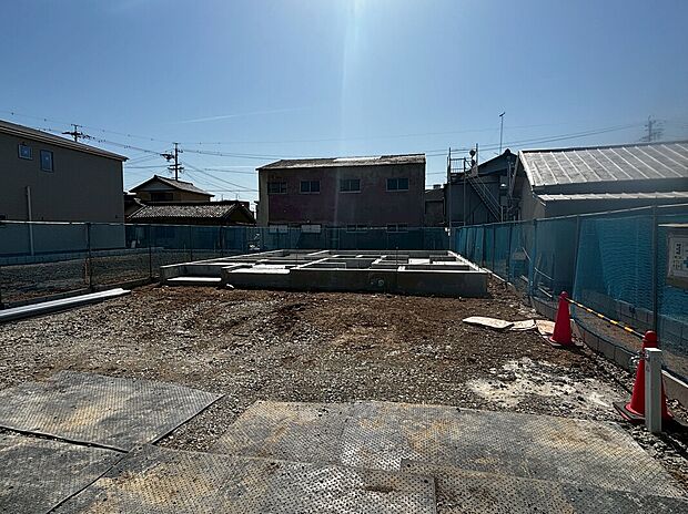 【【A棟 現地写真】】現在建築中。ご家族で快適に暮らせる住まいを建築中です。