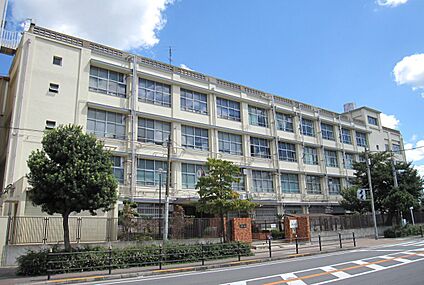 港南中学校 約400ｍ(徒歩約6分)