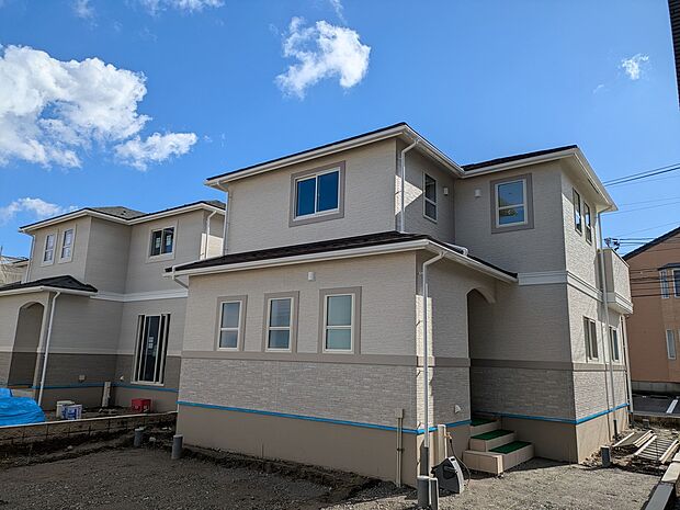 【区画8-1】南西向きで20.42帖の広いリビングダイニングキッチン。各居室は全て6帖以上。7.25帖の寝室にはには4.25帖のルーフバルコニーもつきます。