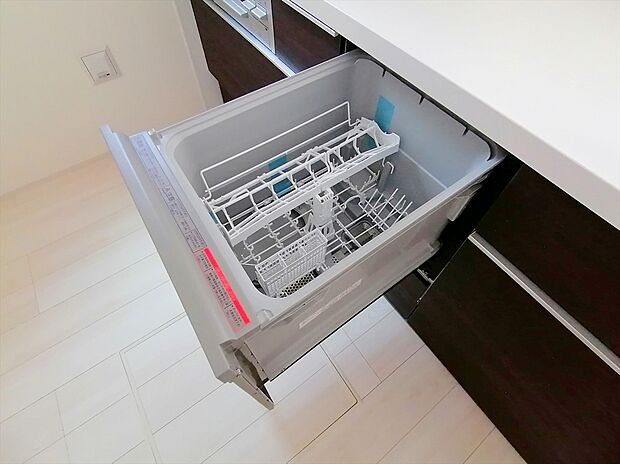 【【ビルトイン食洗機】】手洗いよりも経済的で家計に優しい「ビルトイン食洗機」が標準装備なのはママの強い味方ですね。