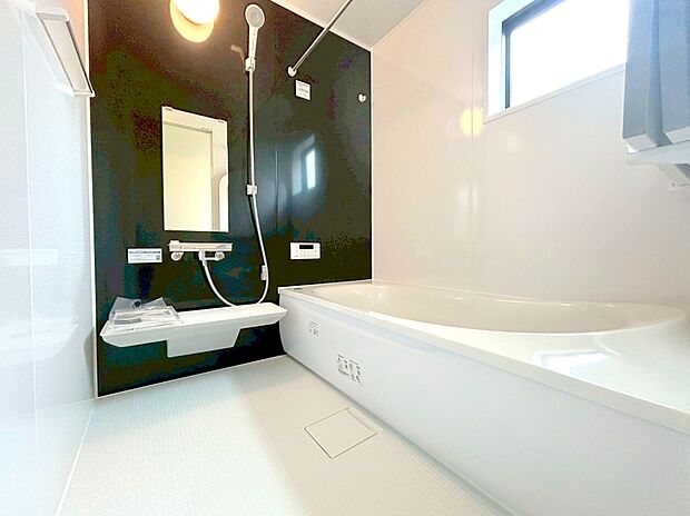 【【浴室乾燥機】】梅雨や花粉の時期、雨の日の洗濯物の乾燥に重宝します。