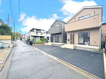 前面道路含む外観