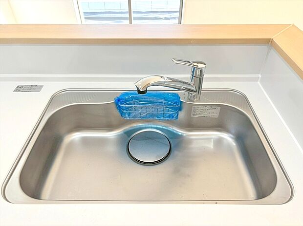 【【浄水器】】浄水器をスリムに内蔵したハンドシャワー式の水栓金具です。いつでもおいしい水をいつでも手軽に使えます