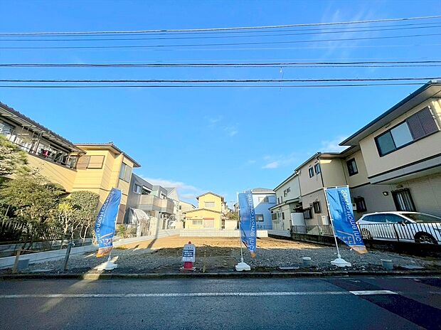 【現地写真】周囲にはスーパーをはじめとした買い物施設も揃っています。