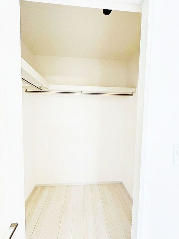 【収納】（2号棟）☆ウォークインクローゼット☆パイプハンガー付きが嬉しいウォークインクローゼット♪大きな荷物もスッキリ片付きます♪
