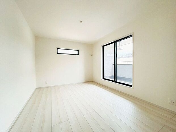 【室内】（2号棟）☆洋室☆バルコニーに面した明るいお部屋♪ウォークインクローゼット付き♪