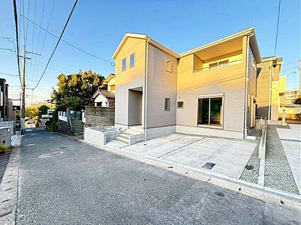 前面道路含む外観