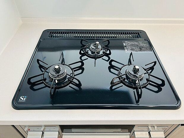【その他設備】火力にこだわるお料理など、使い勝手良好の3口コンロです♪