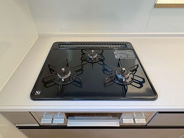 【その他設備】火力にこだわるお料理など、使い勝手良好の3口コンロです♪