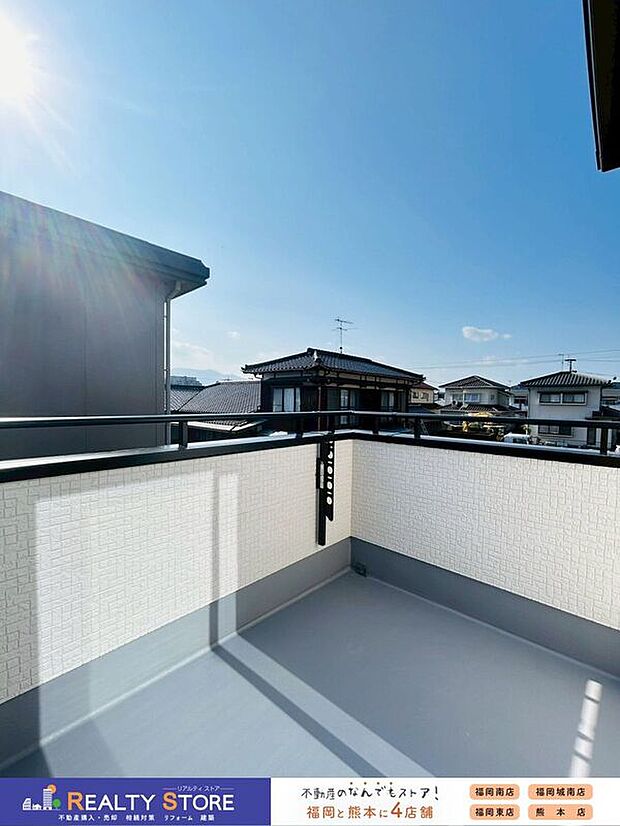 【バルコニー】〈A号棟〉☆バルコニー☆奥行きのあるバルコニー♪たくさん干す事ができてお洗濯がはかどります♪