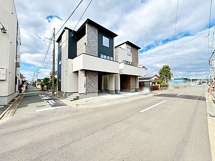 前面道路含む外観