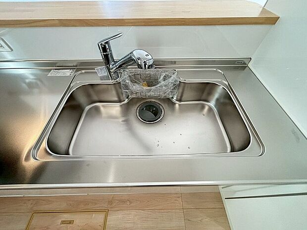 【その他設備】広いシンクはお料理前後も使いやすく便利です♪