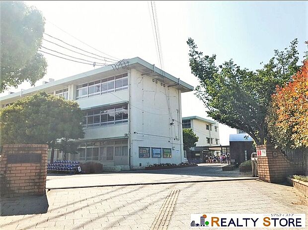 春日市立須玖小学校(約550m)