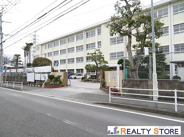 福岡市立長尾中学校（約740m）