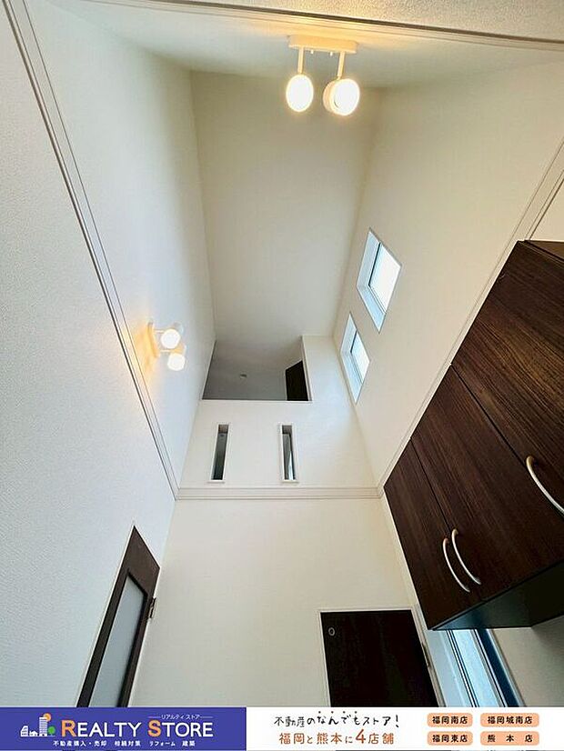 【玄関】〈3号棟〉☆吹抜☆明るく開放的な玄関が毎日をお出迎えしてくれます♪