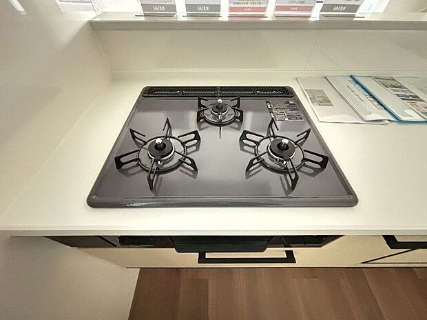 【その他設備】火力にこだわるお料理など、使い勝手良好の3口コンロです♪