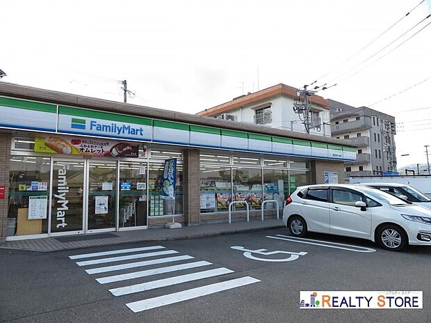 ファミリーマート春日白水ヶ丘店（約230m）