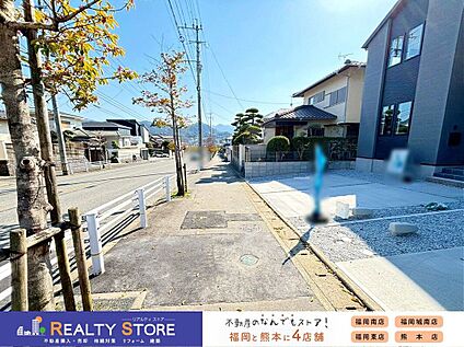 前面道路含む外観