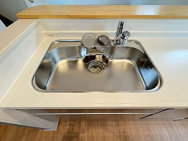 【その他設備】広いシンクはお料理前後も使いやすく便利です♪