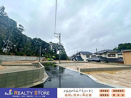 前面道路含む外観