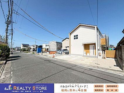 前面道路含む外観